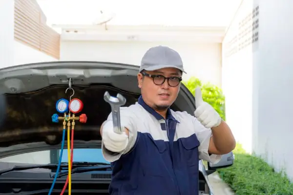 Teknisi Mobil Profesional